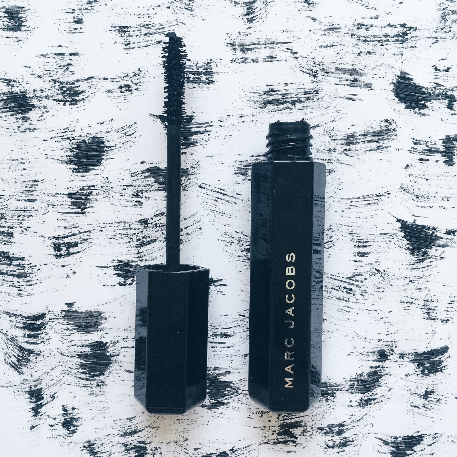 Marc Jacobs Velvet Noir Major Volume mascara buy now, blog later